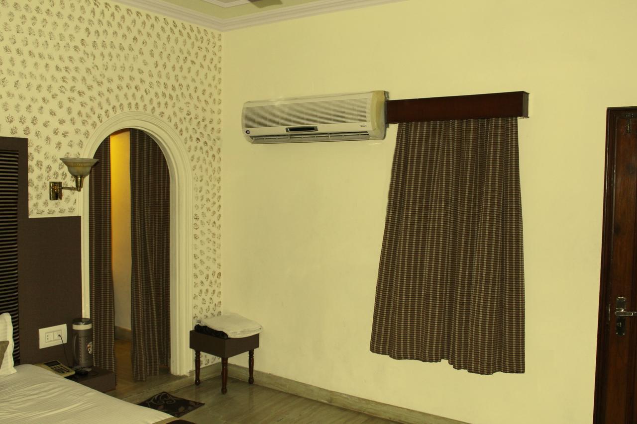 Hotel Goyal Jaipur Bagian luar foto